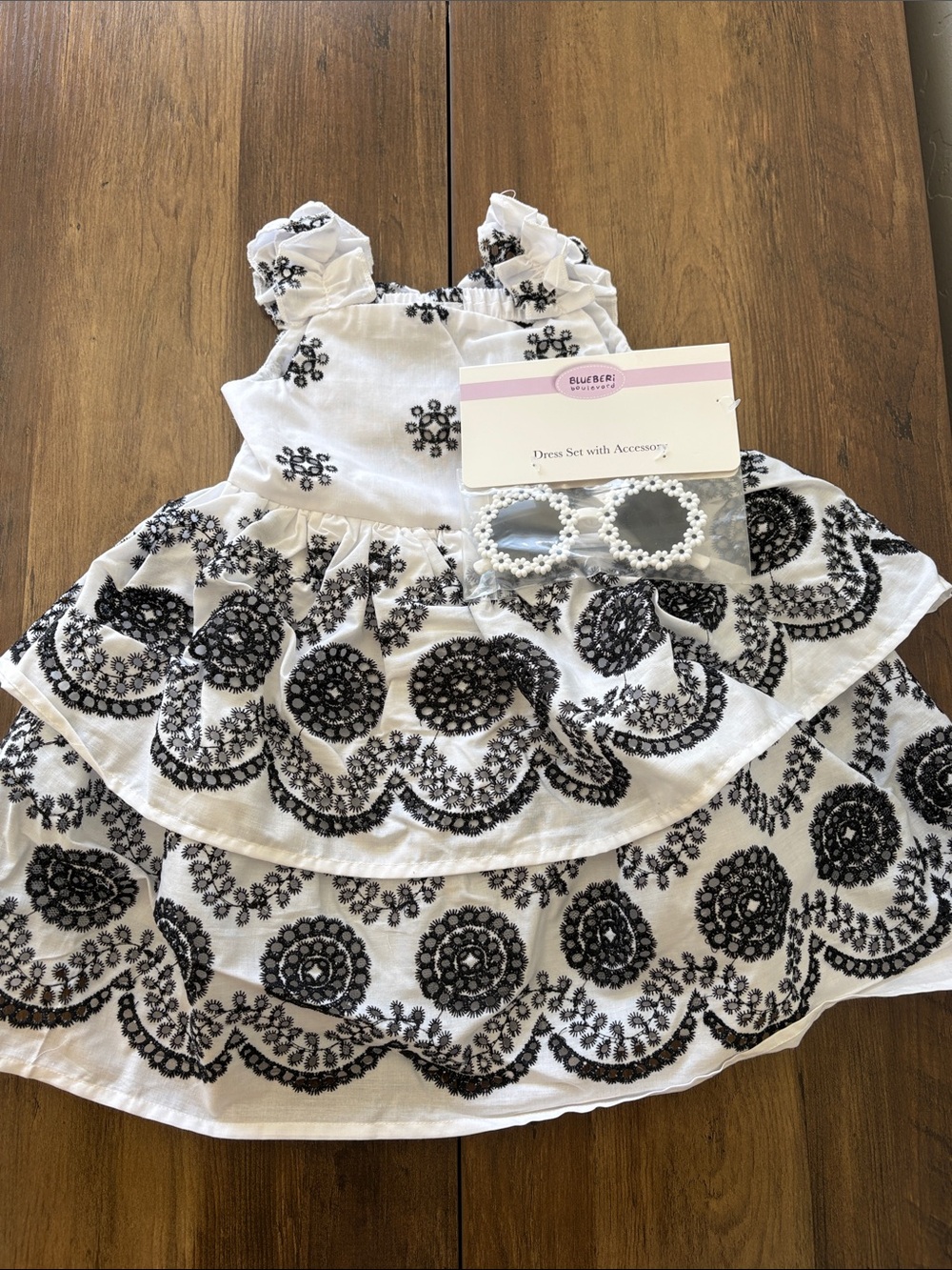 Blueberi Boulevard black and white dress with sunglasses, size 3T, new with tags